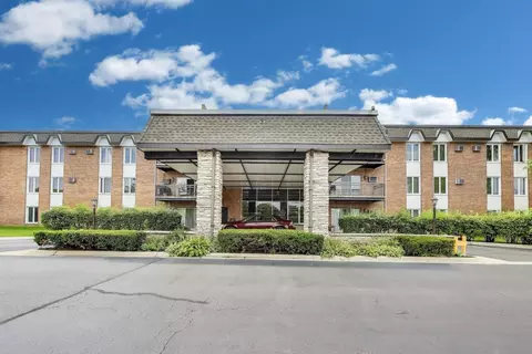 4224 Saratoga Ave #J110, Downers Grove, IL 60515