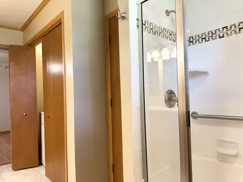 Bath - 12 Baker St, Kankakee, IL 60901 photo 3 of 5