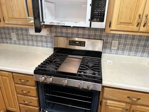 Kitchen - 12 Baker St, Kankakee, IL 60901 photo 4 of 6