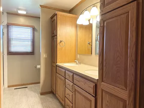 Bath - 12 Baker St, Kankakee, IL 60901 photo 1 of 5