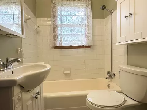 Bath - 12 Baker St, Kankakee, IL 60901 photo 4 of 5