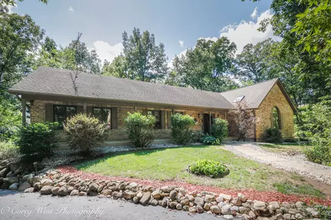 16398 Hickory Cir, Sycamore, IL 60178