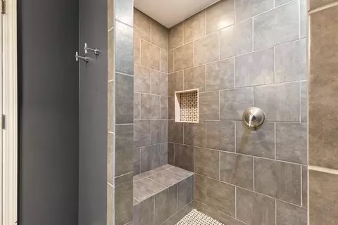 Bath - 2004 Cumberland Dr, Plainfield, IL 60586 photo 3 of 6