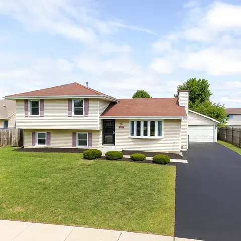 2004 Cumberland Dr, Plainfield, IL 60586