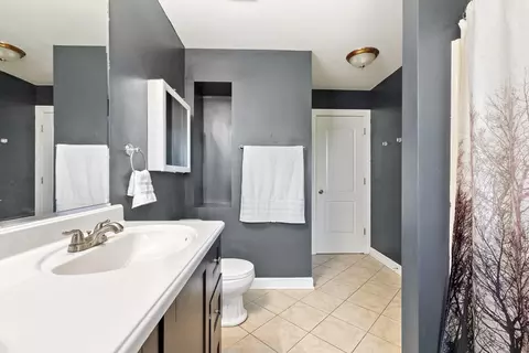 Bath - 2004 Cumberland Dr, Plainfield, IL 60586 photo 5 of 6