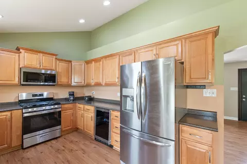 Kitchen - 2004 Cumberland Dr, Plainfield, IL 60586 photo 4 of 4