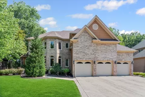 2587 Charter Oak Dr, Aurora, IL 60502