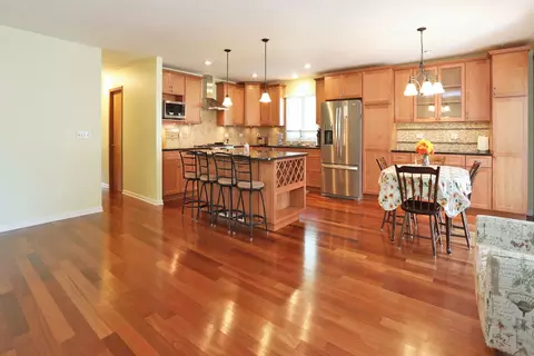 910 S Vista Dr, Algonquin, IL 60102 photo 2