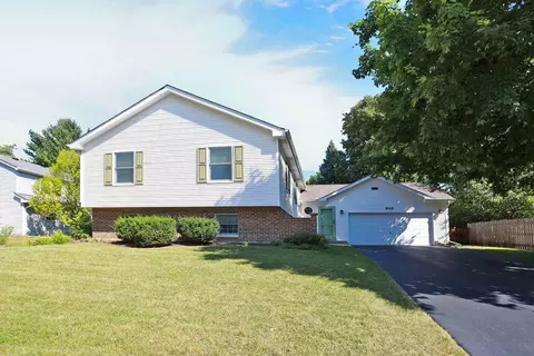 910 S Vista Dr, Algonquin, IL 60102