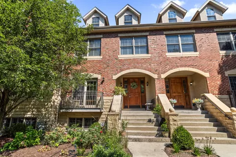 21 N Herbert Rd #E, Riverside, IL 60546