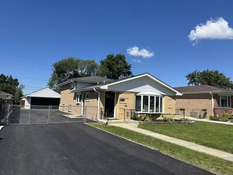 8244 Austin Ave, Burbank, IL 60459