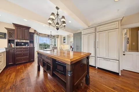 Kitchen - 6191 S County Line Rd, Burr Ridge, IL 60527 photo 3 of 3