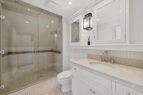 Bath - 6191 S County Line Rd, Burr Ridge, IL 60527 photo 2 of 3