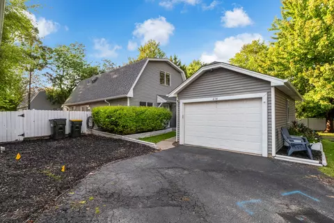 614 Kamiah Ct, Carol Stream, IL 60188
