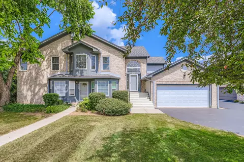 416 Kresswood Dr #D, Mchenry, IL 60050