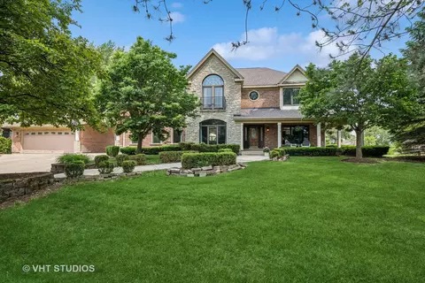540 Harvard Ave, Barrington, IL 60010
