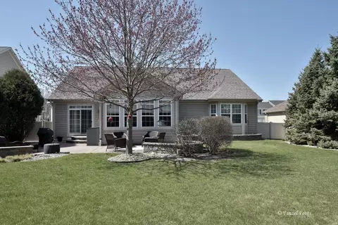 459 E Amberside Dr, Elgin, IL 60124 photo 4