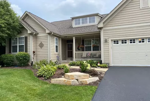 459 E Amberside Dr, Elgin, IL 60124 photo 2