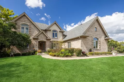 8760 Belfield Rd, Crystal Lake, IL 60014