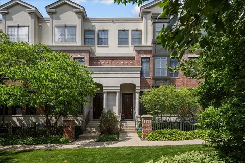 861 Laurel Ave, Highland Park, IL 60035