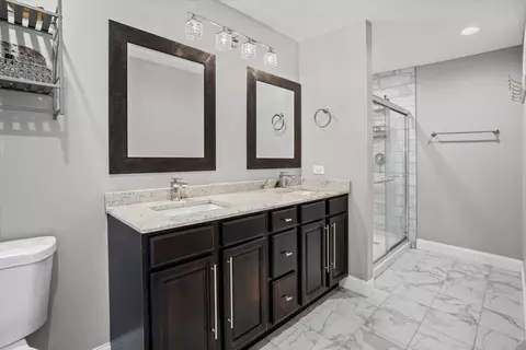 Bath - 1819 Golf View Dr, Bartlett, IL 60103 photo 2 of 3