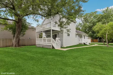 811 Woodland Rd, Wauconda, IL 60084
