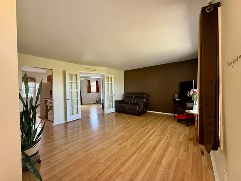 Living - 1288 N Tower Rd, Kankakee, IL 60901 photo 2 of 4