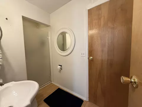 Bath - 1288 N Tower Rd, Kankakee, IL 60901 photo 1 of 2