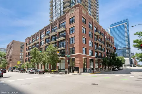 210 S Des Plaines St #407, Chicago, IL 60661
