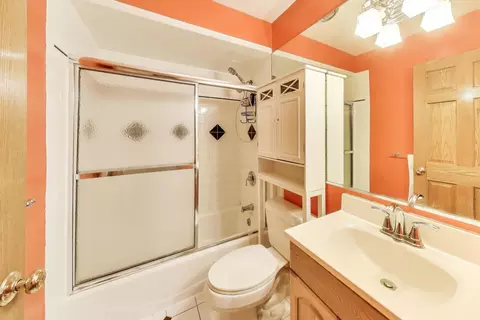 Bath - 438 High Rd, Cary, IL 60013 photo 2 of 3