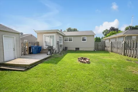 Exterior - 105 N Chase Ave, Bartlett, IL 60103 photo 2 of 2