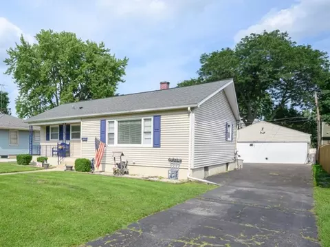 105 N Chase Ave, Bartlett, IL 60103
