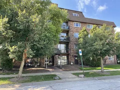 7117 W 93rd St #401, Oak Lawn, IL 60453