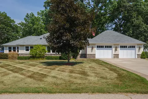 114 Elm St, Silver Lake, WI 53170