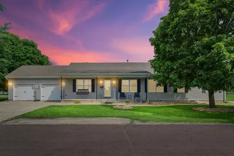 110 W 17th St, Gibson City, IL 60936