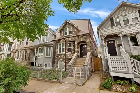 1746 W School St, Chicago, IL 60657