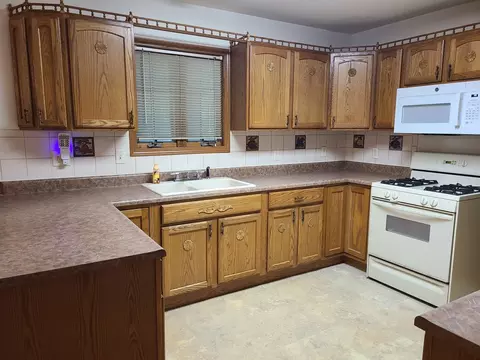 2871 E 777 Rd, Utica, IL 61373 photo 2