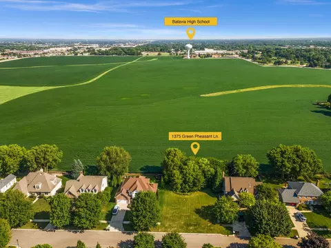 1375 Green Pheasant Ln, Batavia, IL 60510