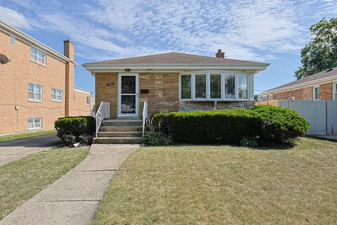 7453 W Keeney St, Niles, IL 60714
