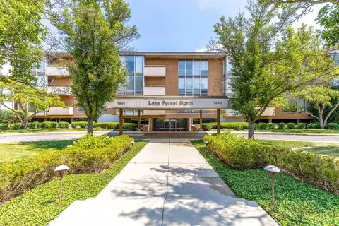 1301 N Western Ave #106, Lake Forest, IL 60045