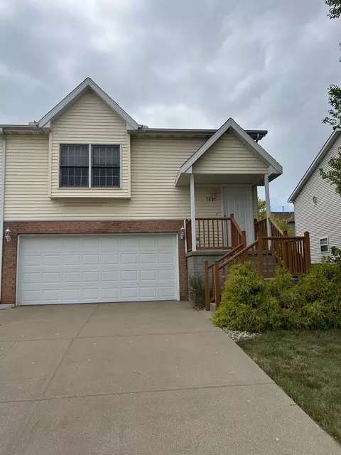 1227 Beacon Hill Ct, Normal, IL 61761