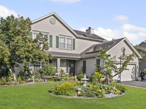 345 Kestrel Ln, Lindenhurst, IL 60046