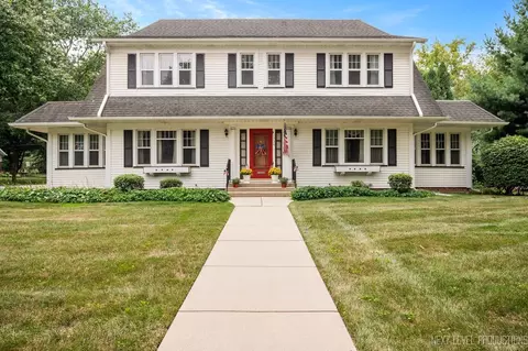 1334 W Downer Pl, Aurora, IL 60506