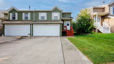 Exterior - 2717 Arrowhead Dr, Bloomington, IL 61704 photo 9 of 10