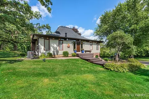 6111 Ridgeview Dr, Huntley, IL 60142