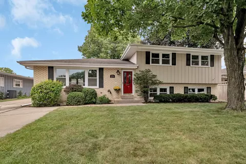 1004 Putnam Dr, Lockport, IL 60441