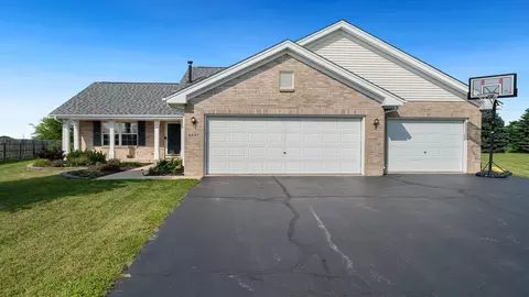 5867 Reston Dr, South Beloit, IL 61080