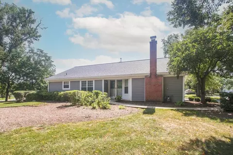 1 Sarahs Grove Ln, Schaumburg, IL 60193