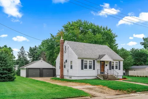 1716 17th Ave, Sterling, IL 61081