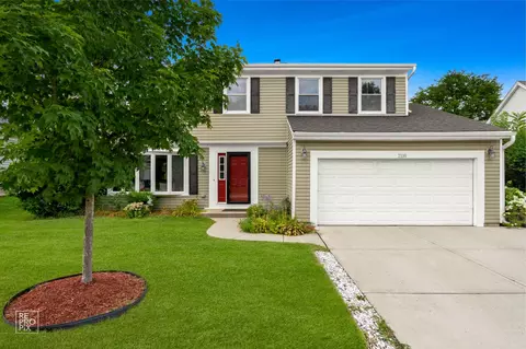 2110 Primrose Ln, Schaumburg, IL 60194